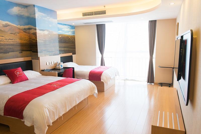 Thank Inn Plus Hotel Sichuan Neijiang Hongxing Red Star Macalline Bagian luar foto